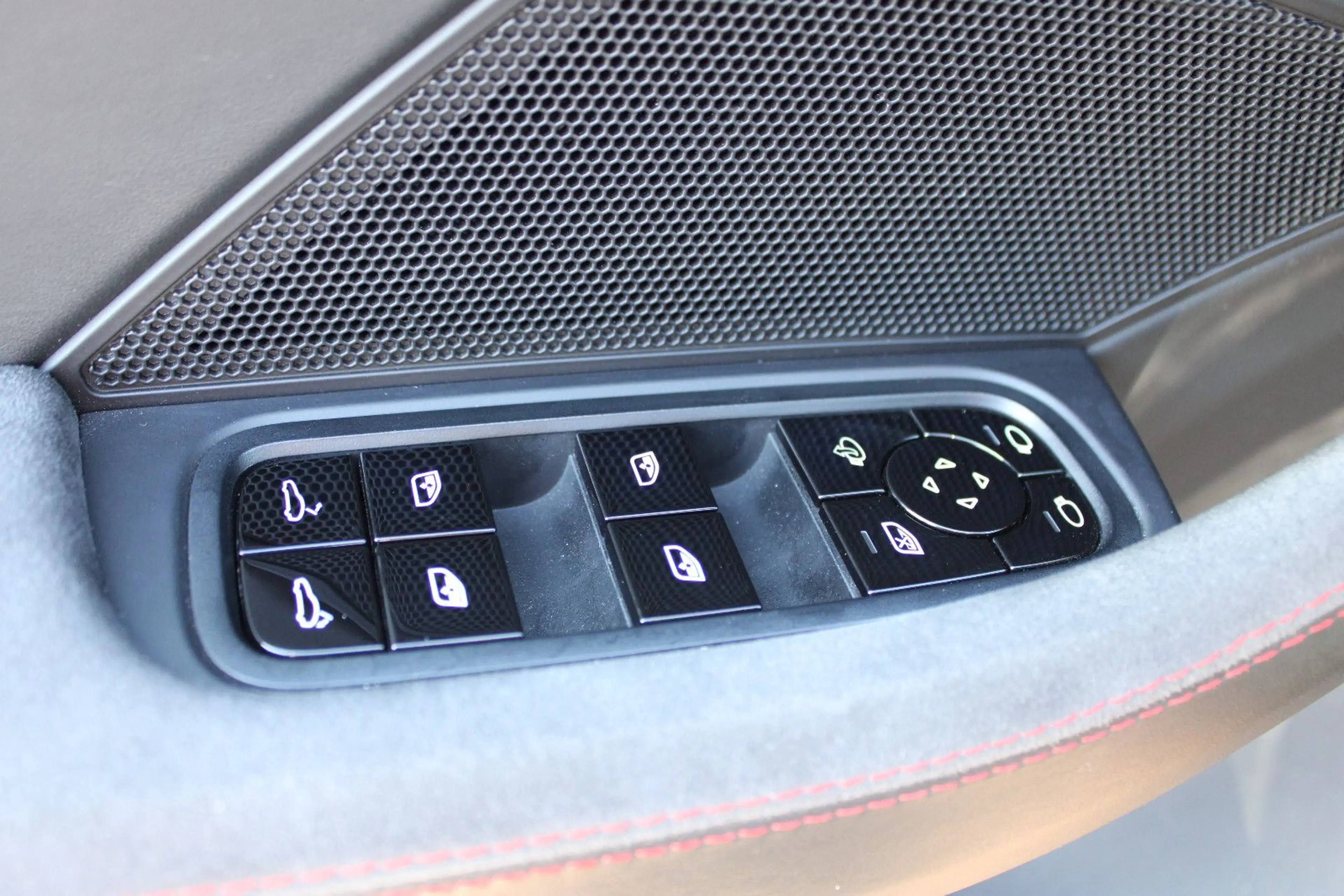 Porsche Panamera GTS — photo 21