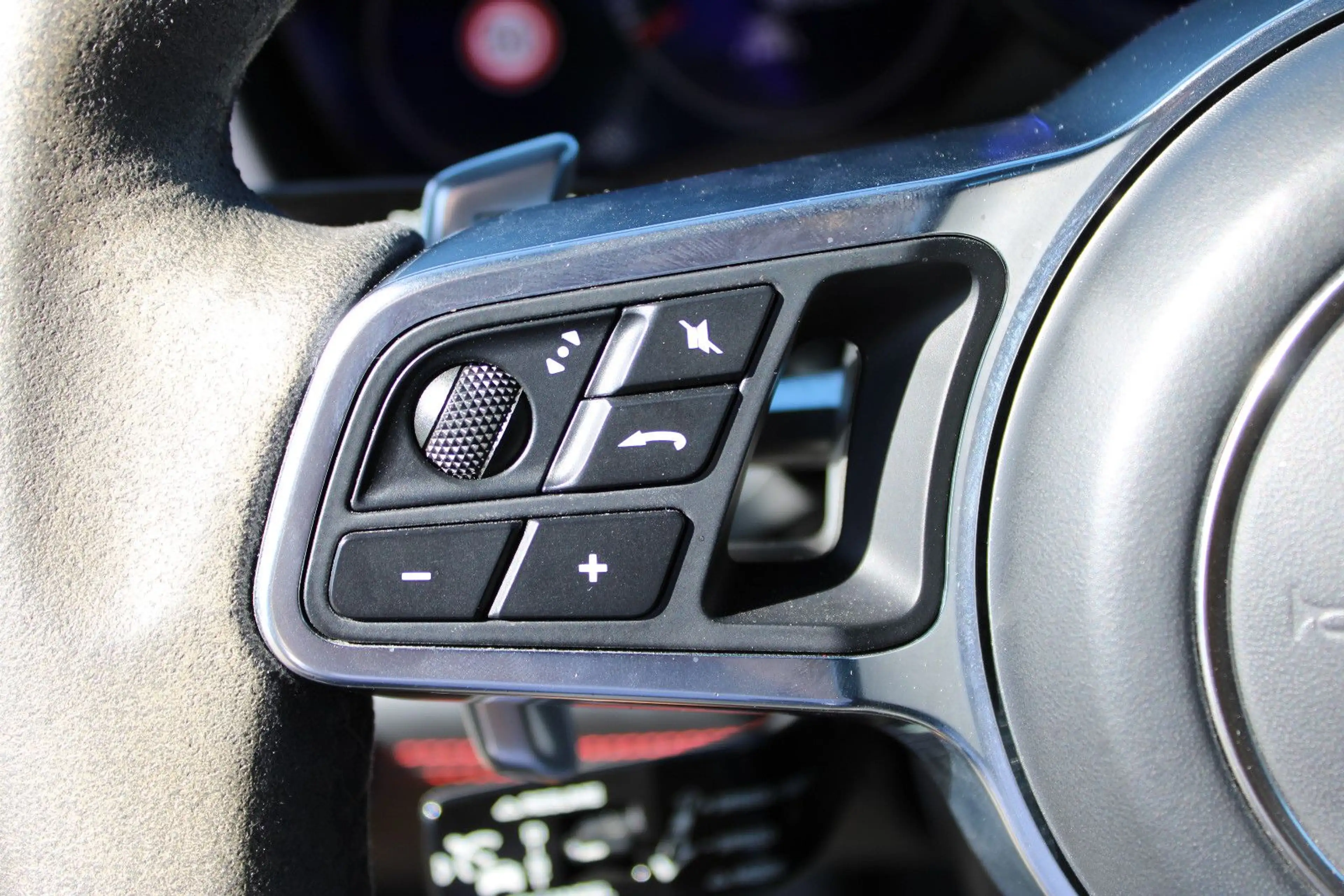 Porsche Panamera GTS — photo 25