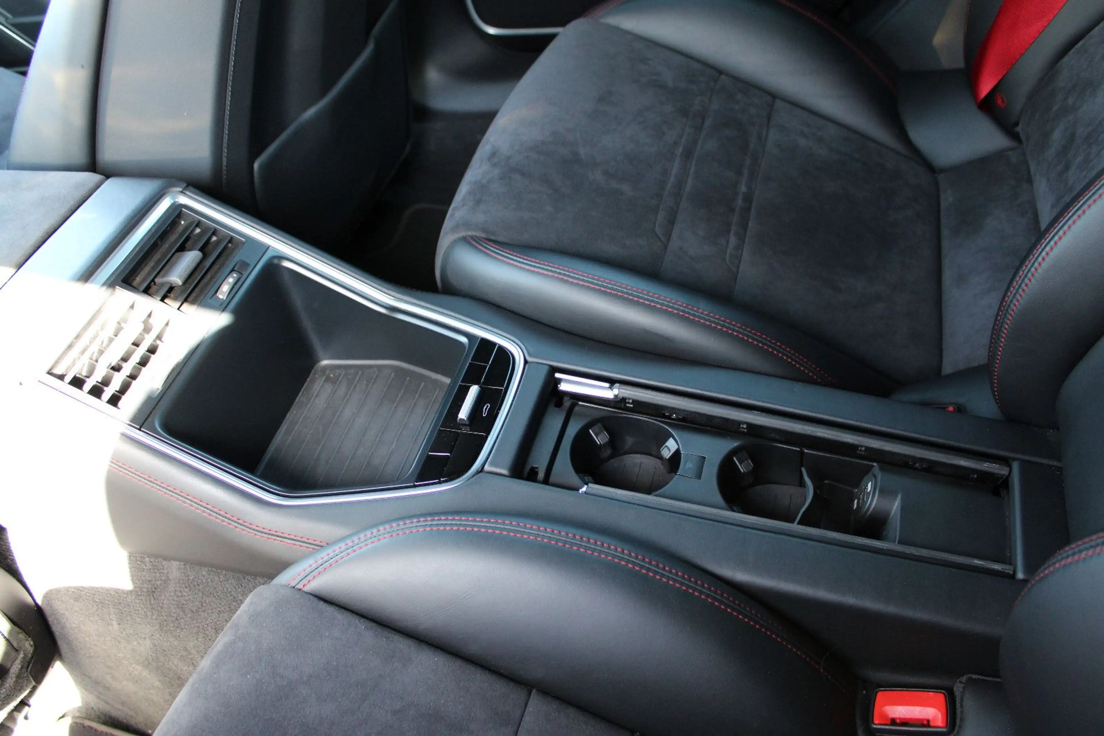 Porsche Panamera GTS — photo 39