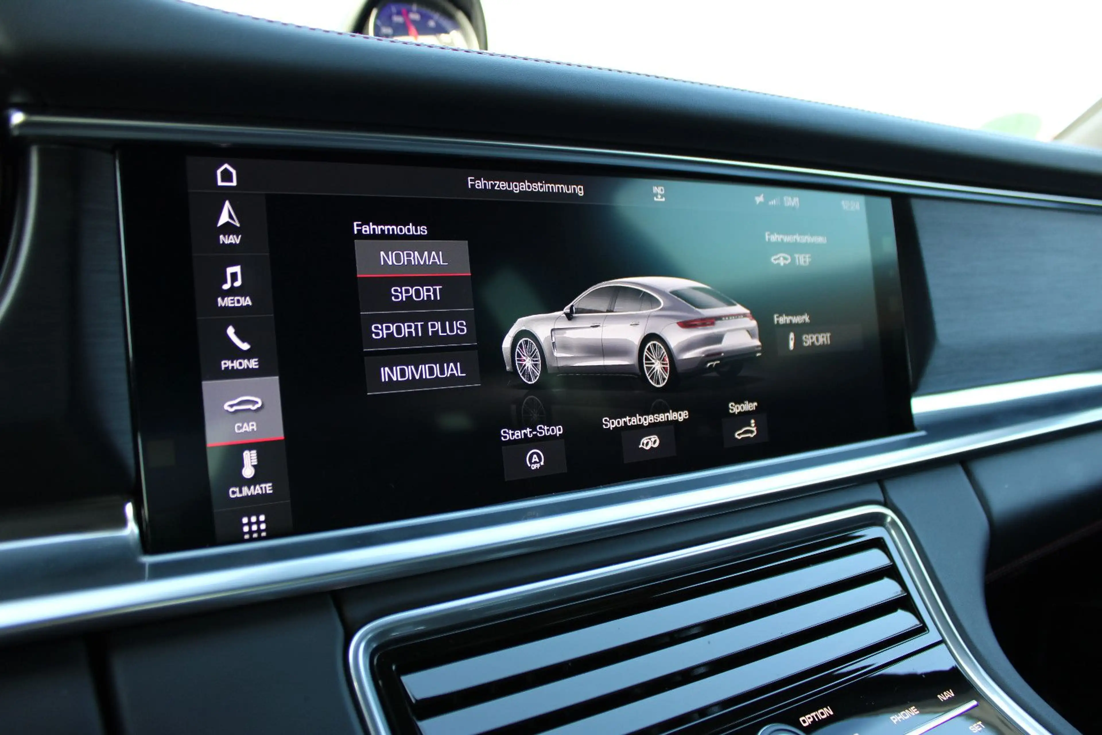 Porsche Panamera GTS — photo 32