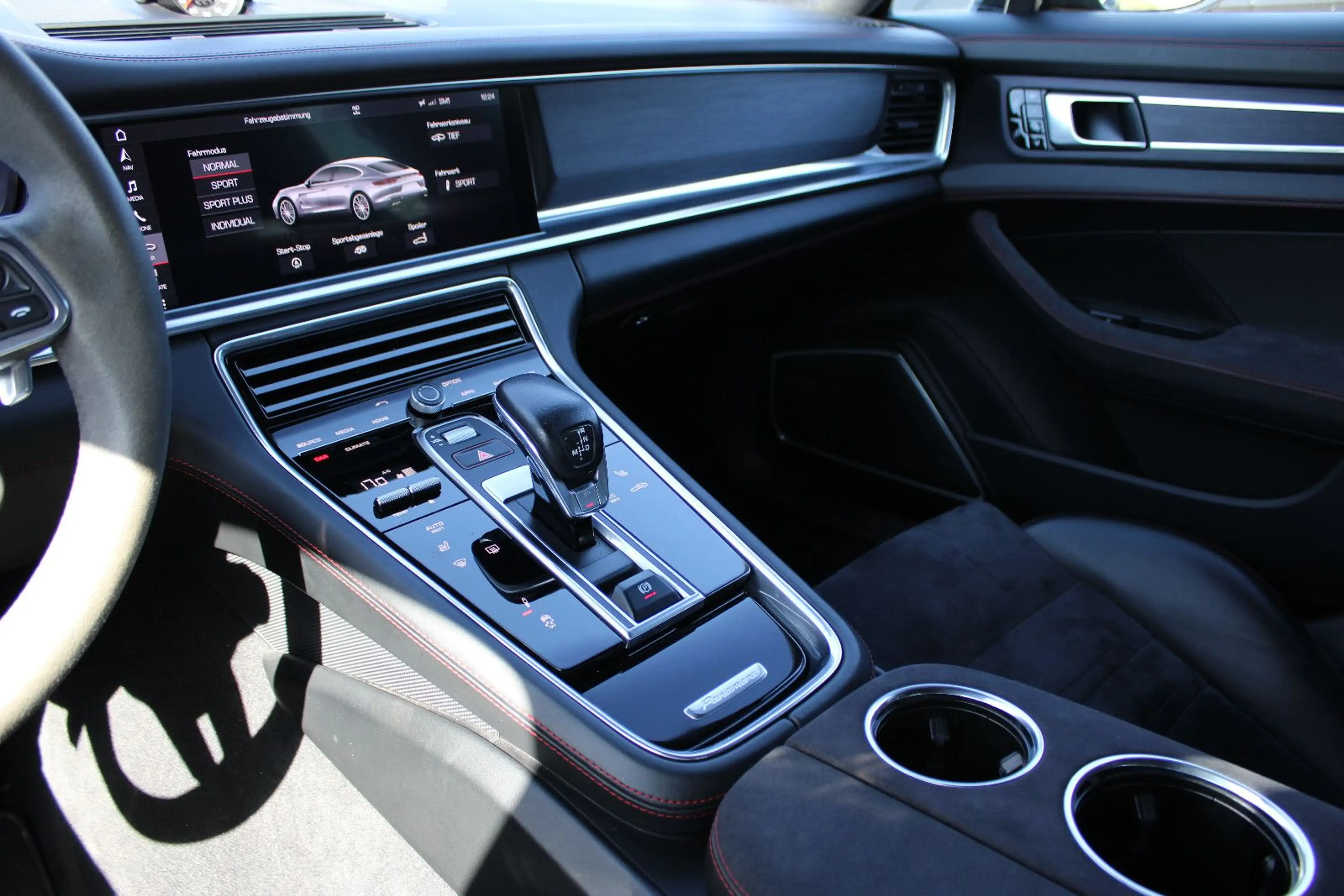 Porsche Panamera GTS — photo 30