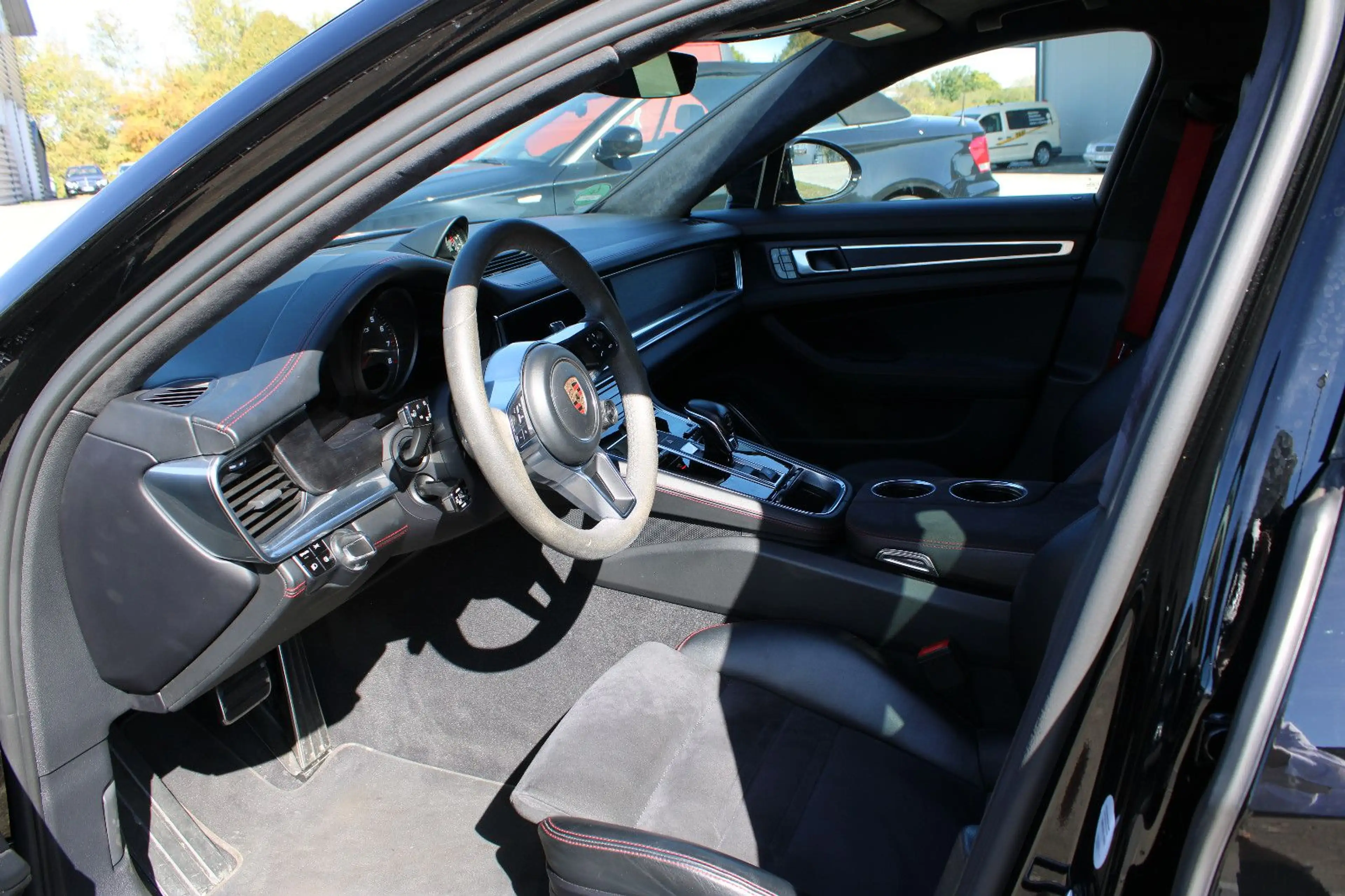 Porsche Panamera GTS — photo 15