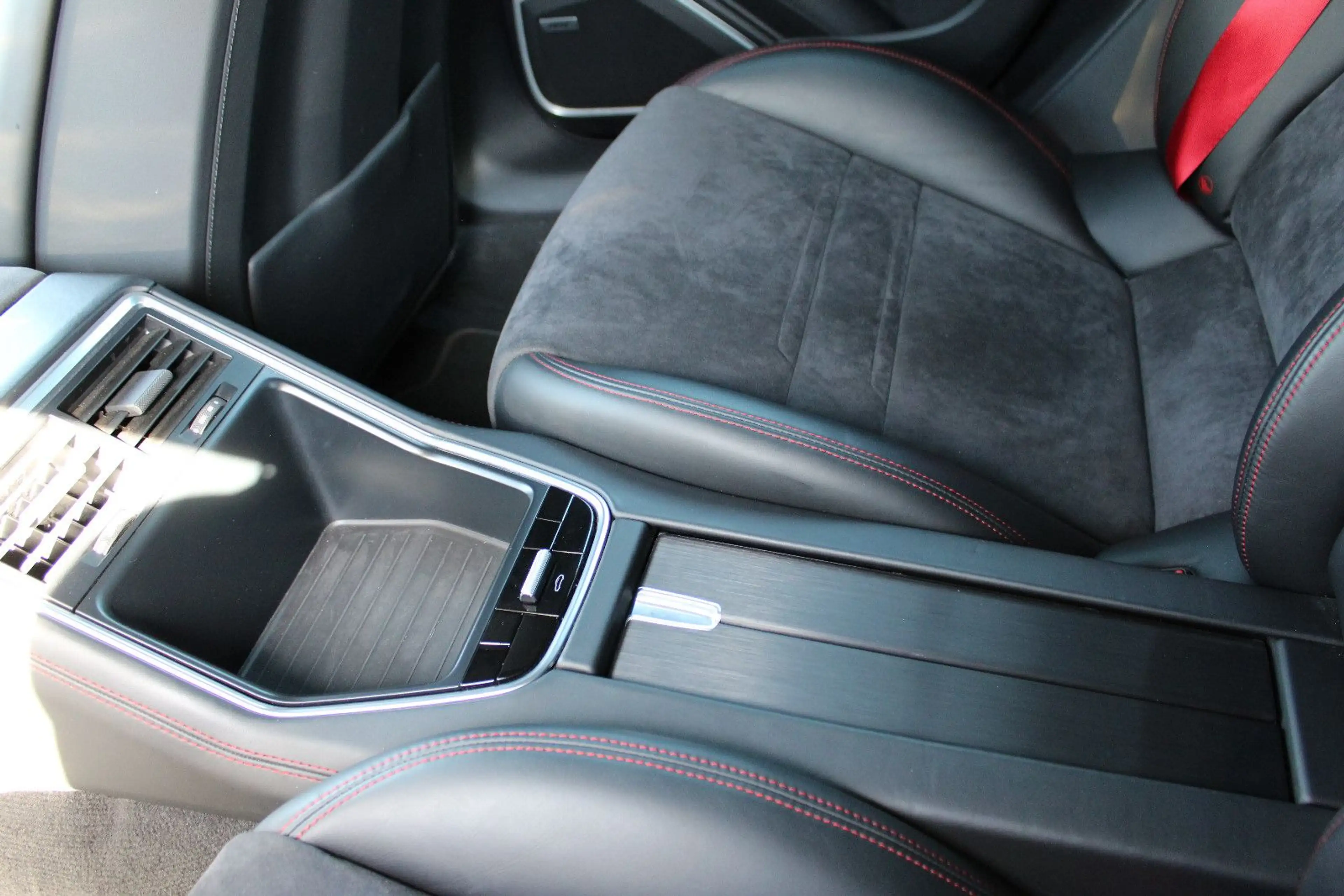 Porsche Panamera GTS — photo 40