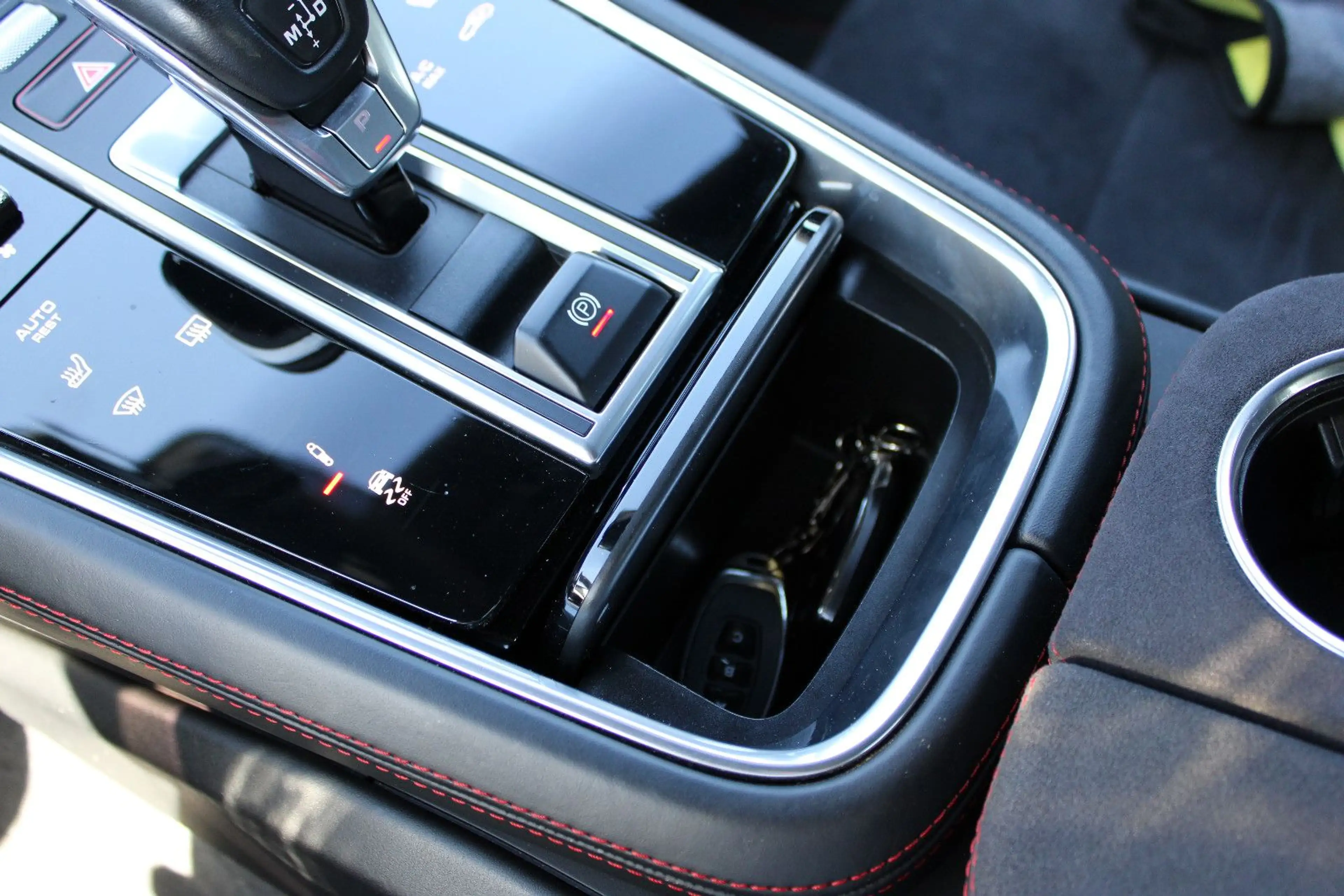 Porsche Panamera GTS — photo 35