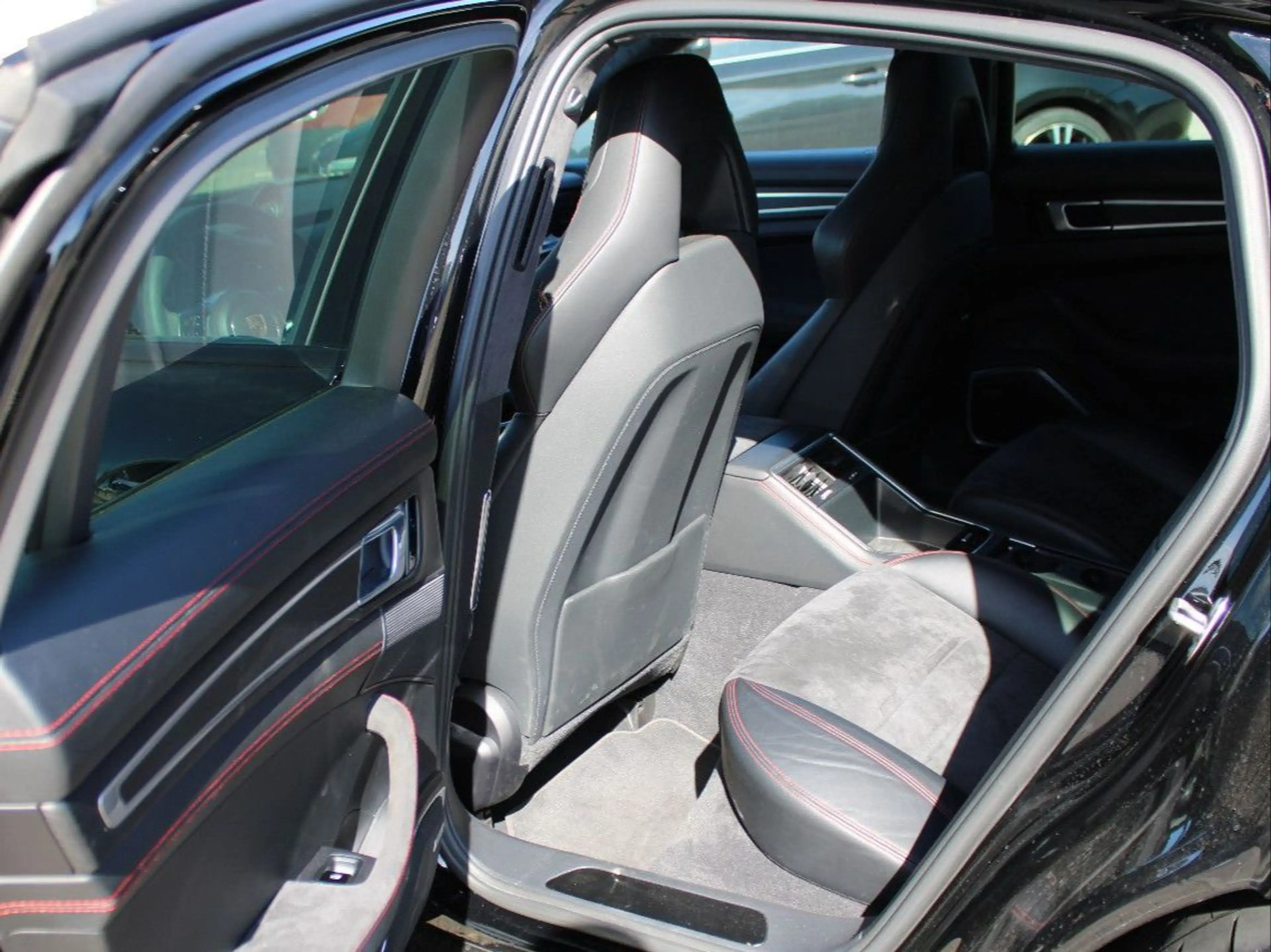 Porsche Panamera GTS — photo 36