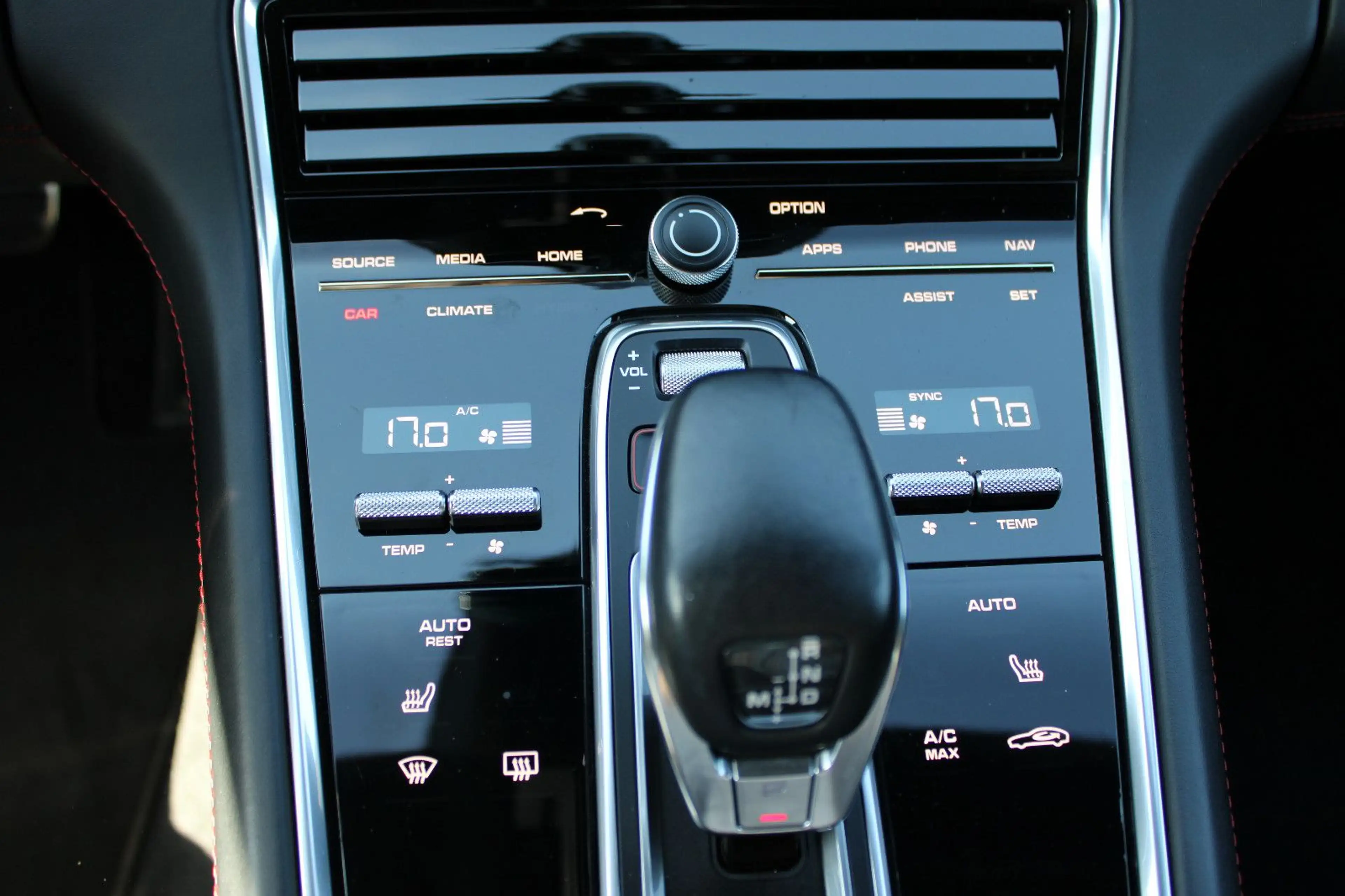 Porsche Panamera GTS — photo 34