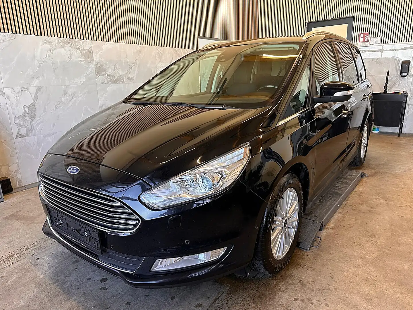 Ford Galaxy 2,0 EcoBlue SCR Titanium Aut. 7 Sitze, Neuer ÖA... Schwarz - 1