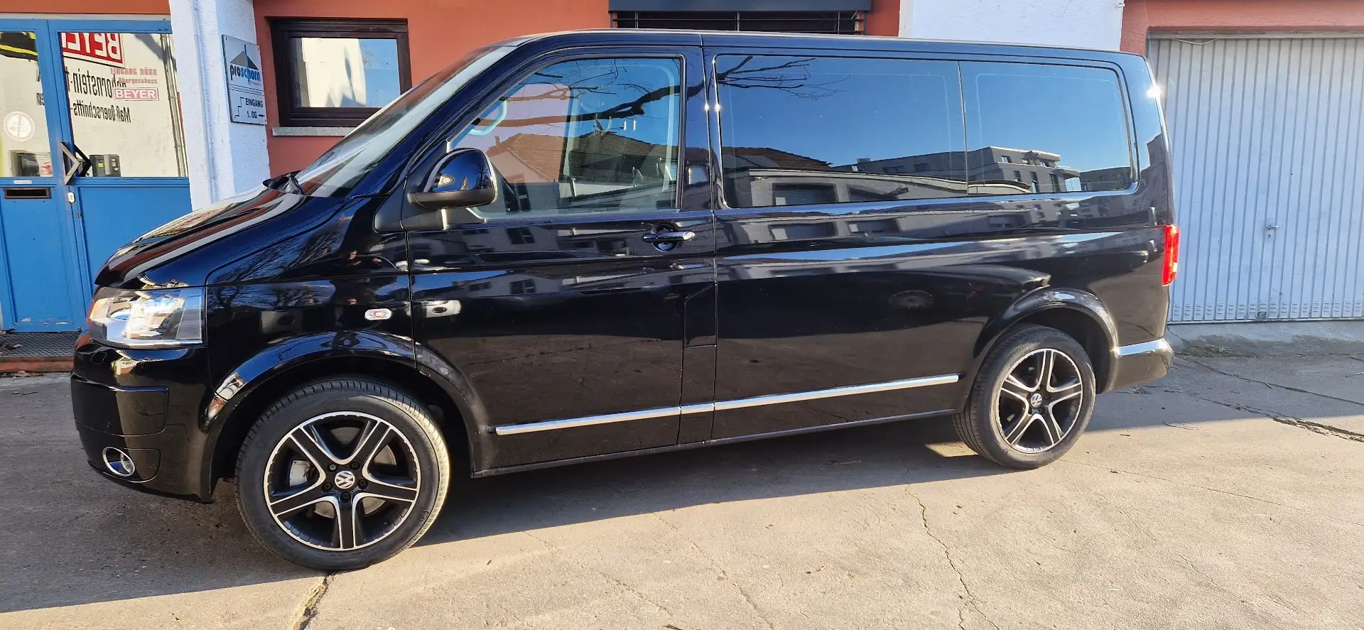 Volkswagen T5 Multivan Comfortline Navi/Scheckheft top gepflegt Schwarz - 1