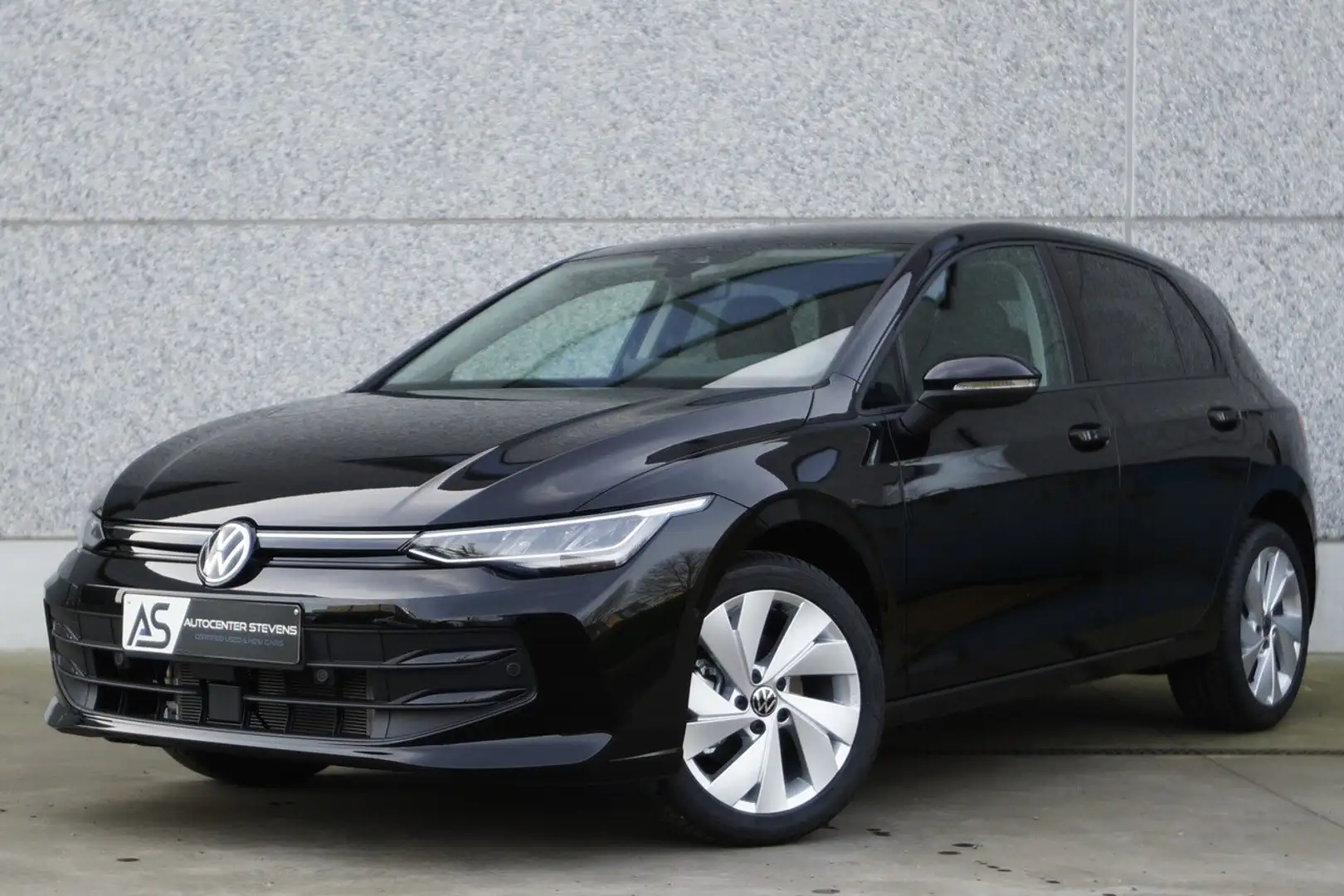 Volkswagen Golf 1.5 eTSI United DSG Schwarz - 1
