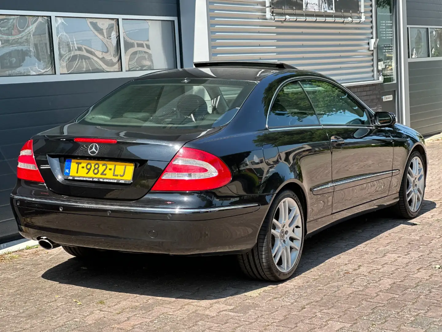 Mercedes-Benz CLK 320 SCHUIFDAK/XENON/LEER Zwart - 2