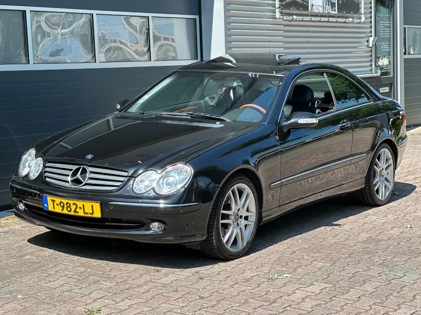 Mercedes-Benz CLK 320 SCHUIFDAK/XENON/LEER Zwart - 1