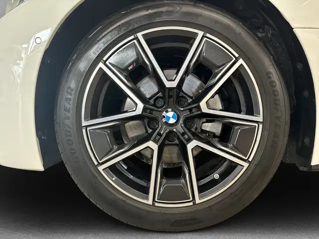 BMW 4 Series view 7