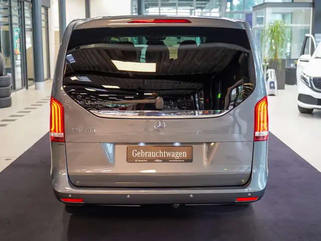 Mercedes-Benz V-Class view 4