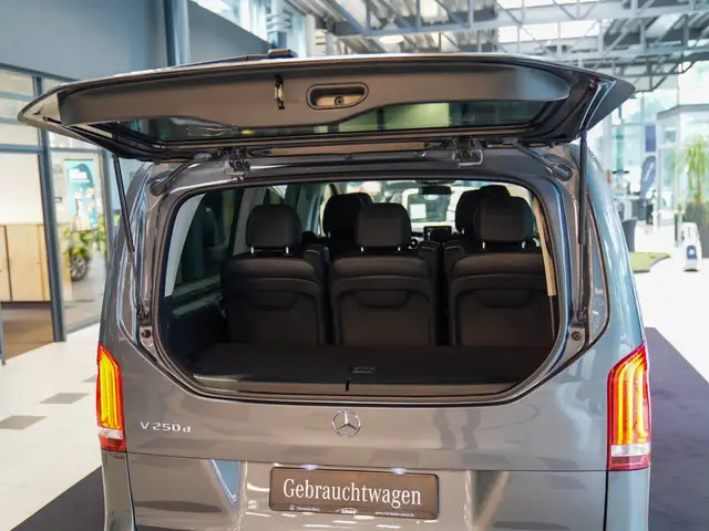 Mercedes-Benz V-Class view 5