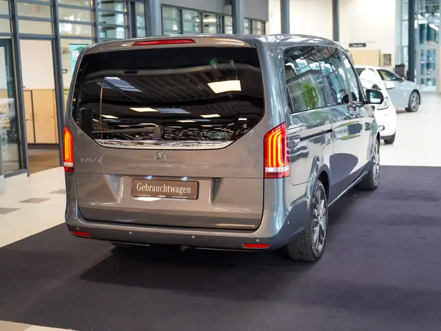 Mercedes-Benz V-Class view 3