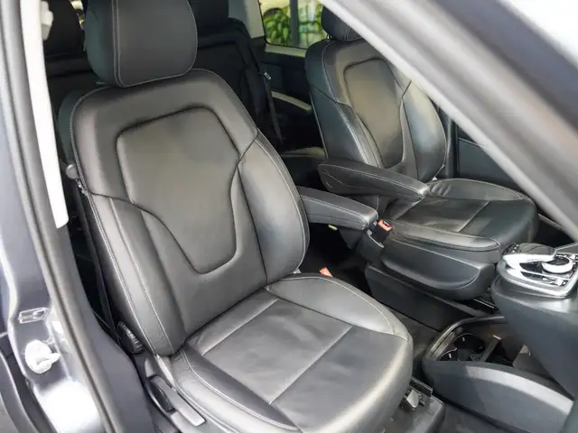 Mercedes-Benz V-Class view 11