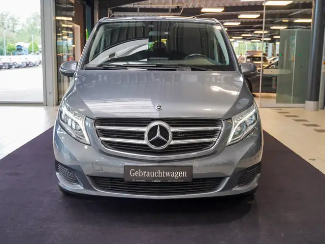 Mercedes-Benz V-Class view 9