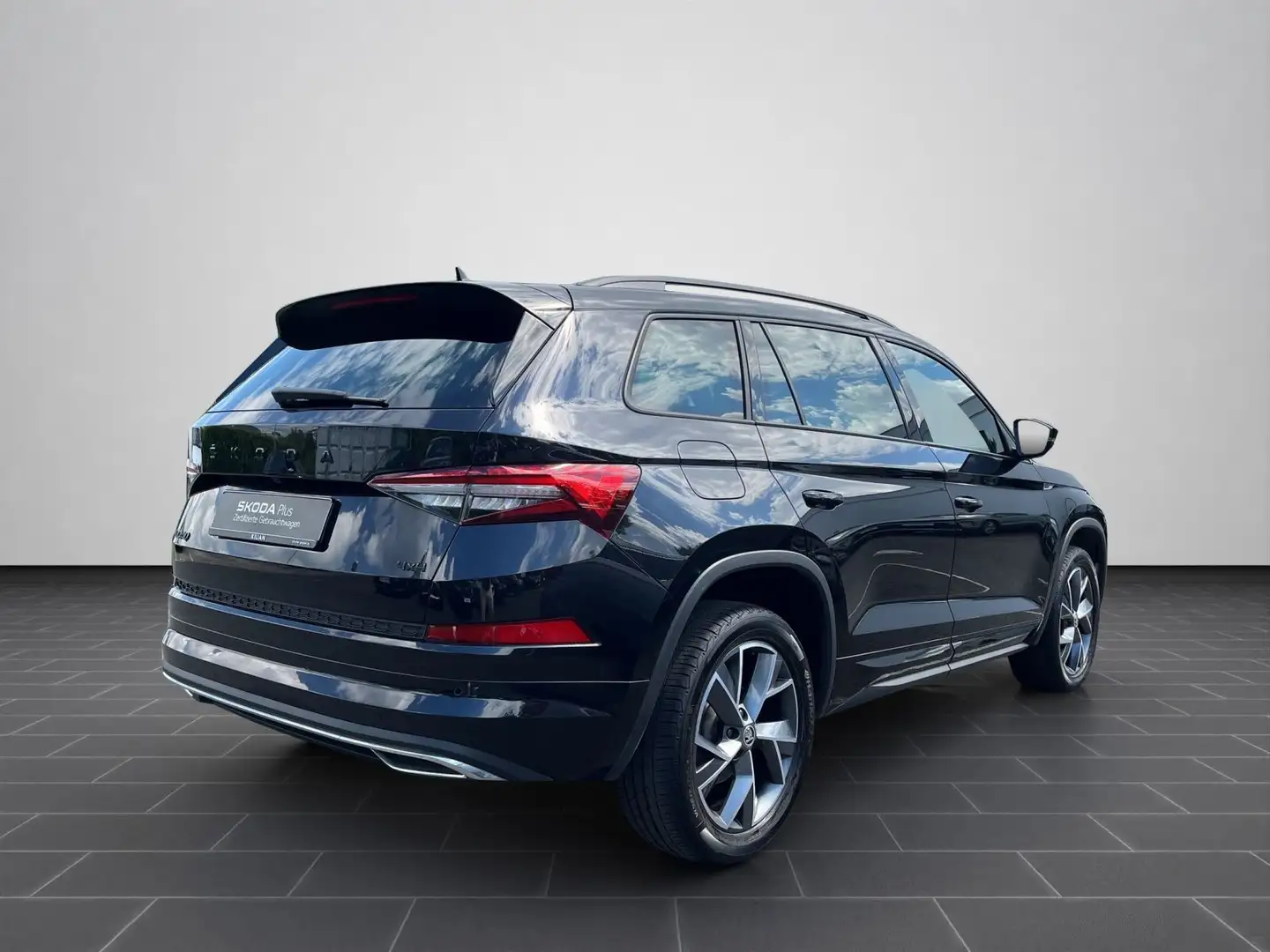 Skoda Kodiaq SPORTLINE 2,0 TDI DSG 4x4 NAVI KAMERA MAT Schwarz - 2