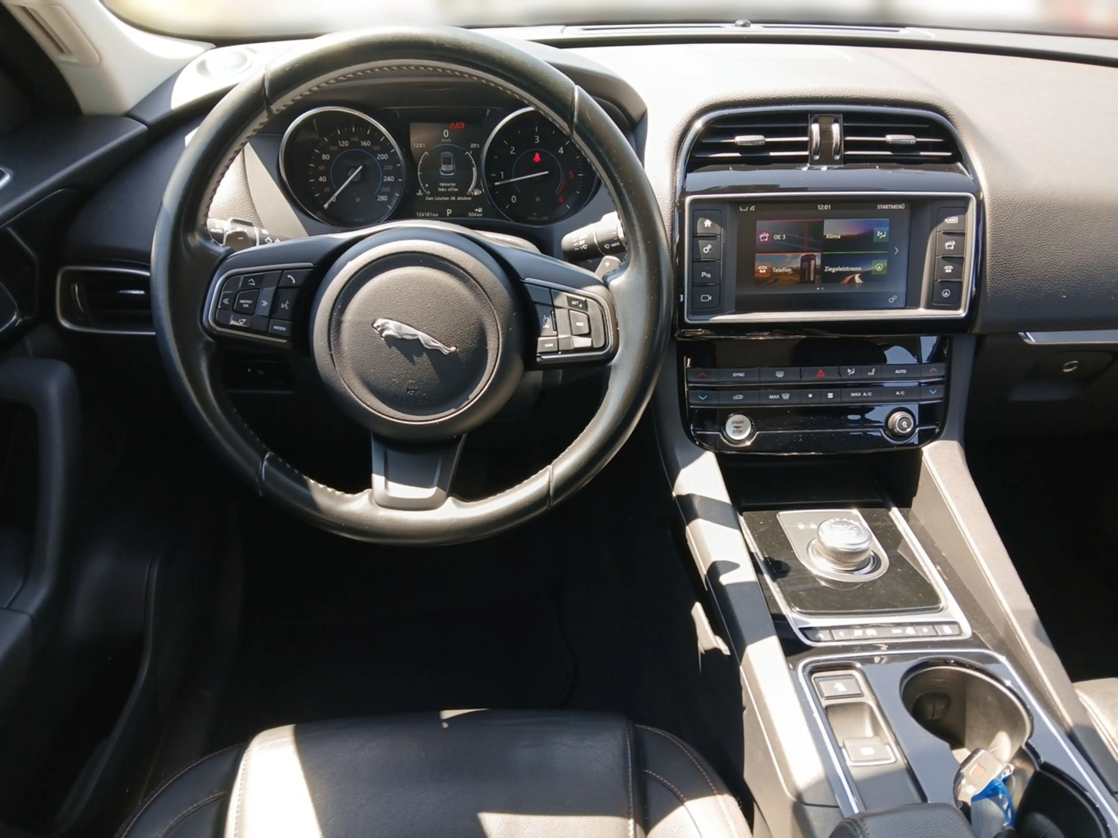 Jaguar F-Pace F-PACE Prestige 20d AWD — photo 6