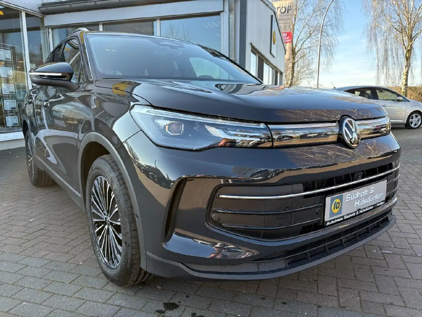 Volkswagen Tiguan 1.5 eTSI Goal Plus-Paket | AHK | 360° Grau - 2