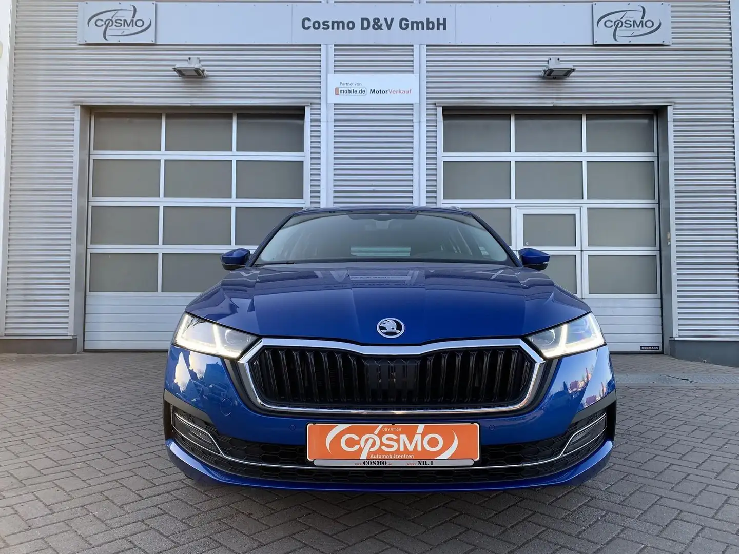 Skoda Octavia Combi 2.0TDI Style 18erLM+el.Klappe Blau - 2