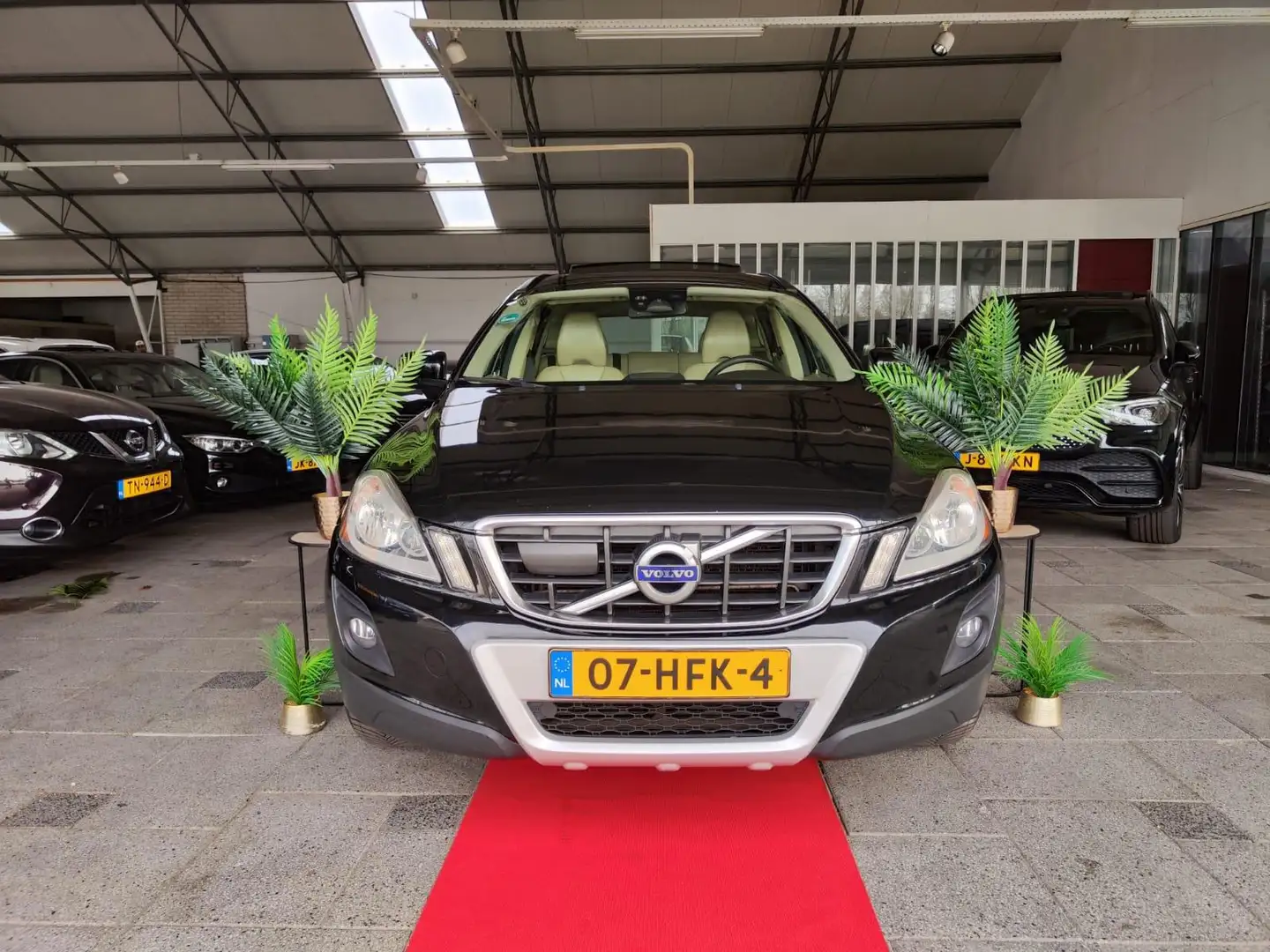 Volvo XC60 2.4D AUT MOMENTUM PANORAMA! 2008 Zwart - 1