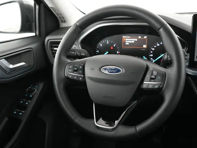 Ford Focus view 10