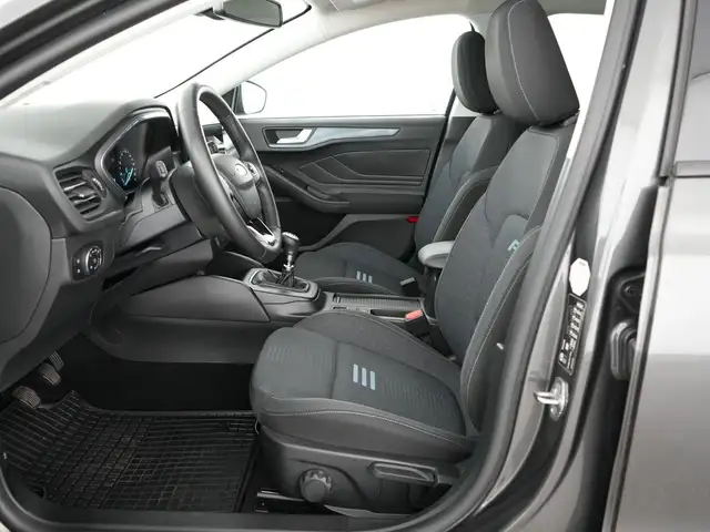 Ford Focus view 8