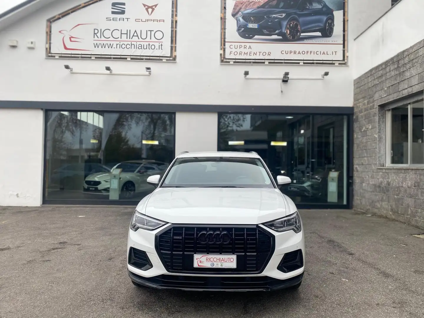 Audi Q3 40 TFSI quattro s tronic Business Advanced Bianco - 2