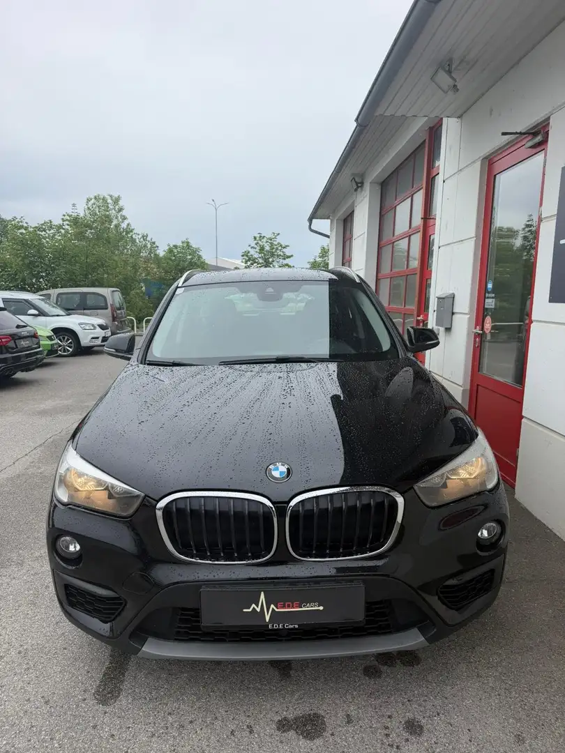 BMW X1 sDrive 18 d Schwarz - 2
