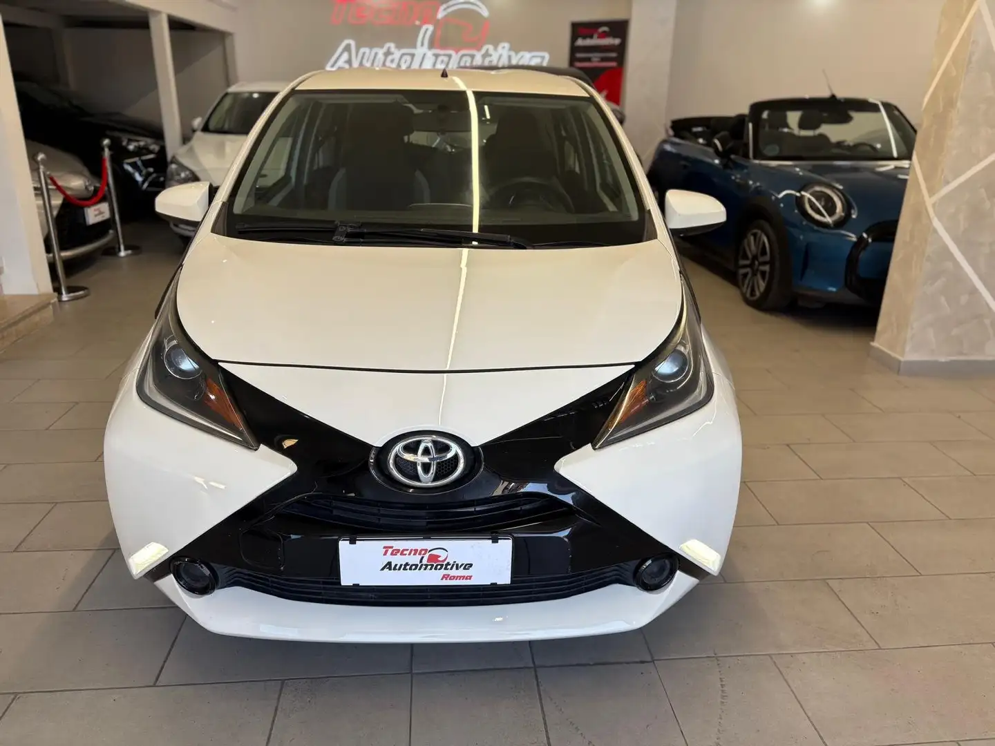 Toyota Aygo 5p 1.0 x-play m-mt AUTO *UNIPRO* Bianco - 2