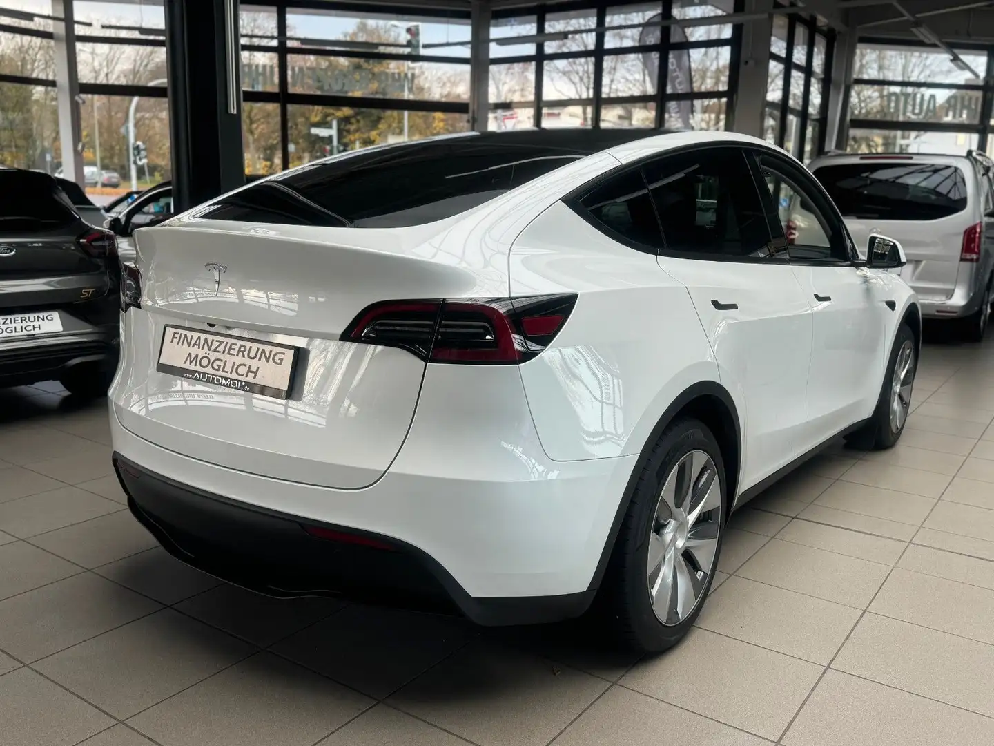 Tesla Model Y RWD RFK Abstandstemp. uvm. Weiß - 2