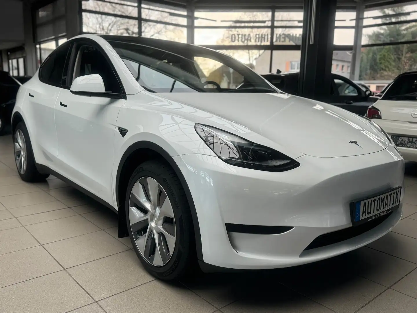 Tesla Model Y RWD RFK Abstandstemp. uvm. Weiß - 1