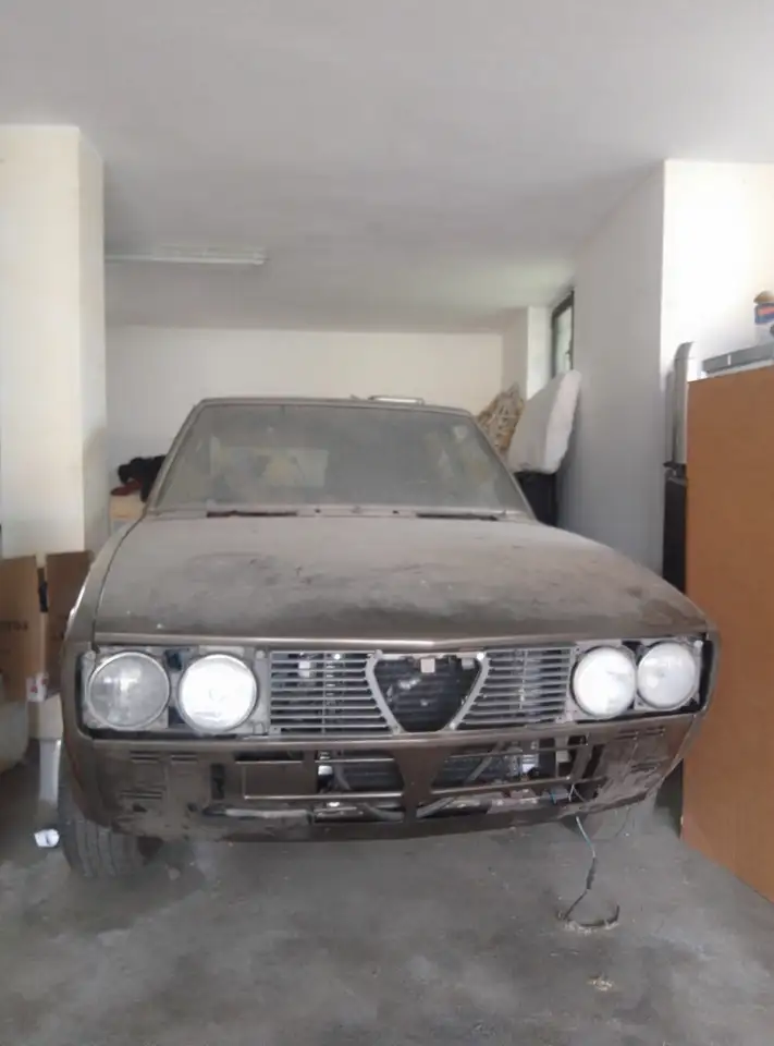 Alfa Romeo Alfetta 2.0i Quadrifoglio Oro, foto 2