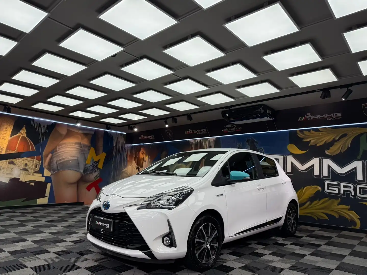 Toyota Yaris 1.5 Hybrid 5 porte Active berlina 2 volumi (940) Weiß - 1