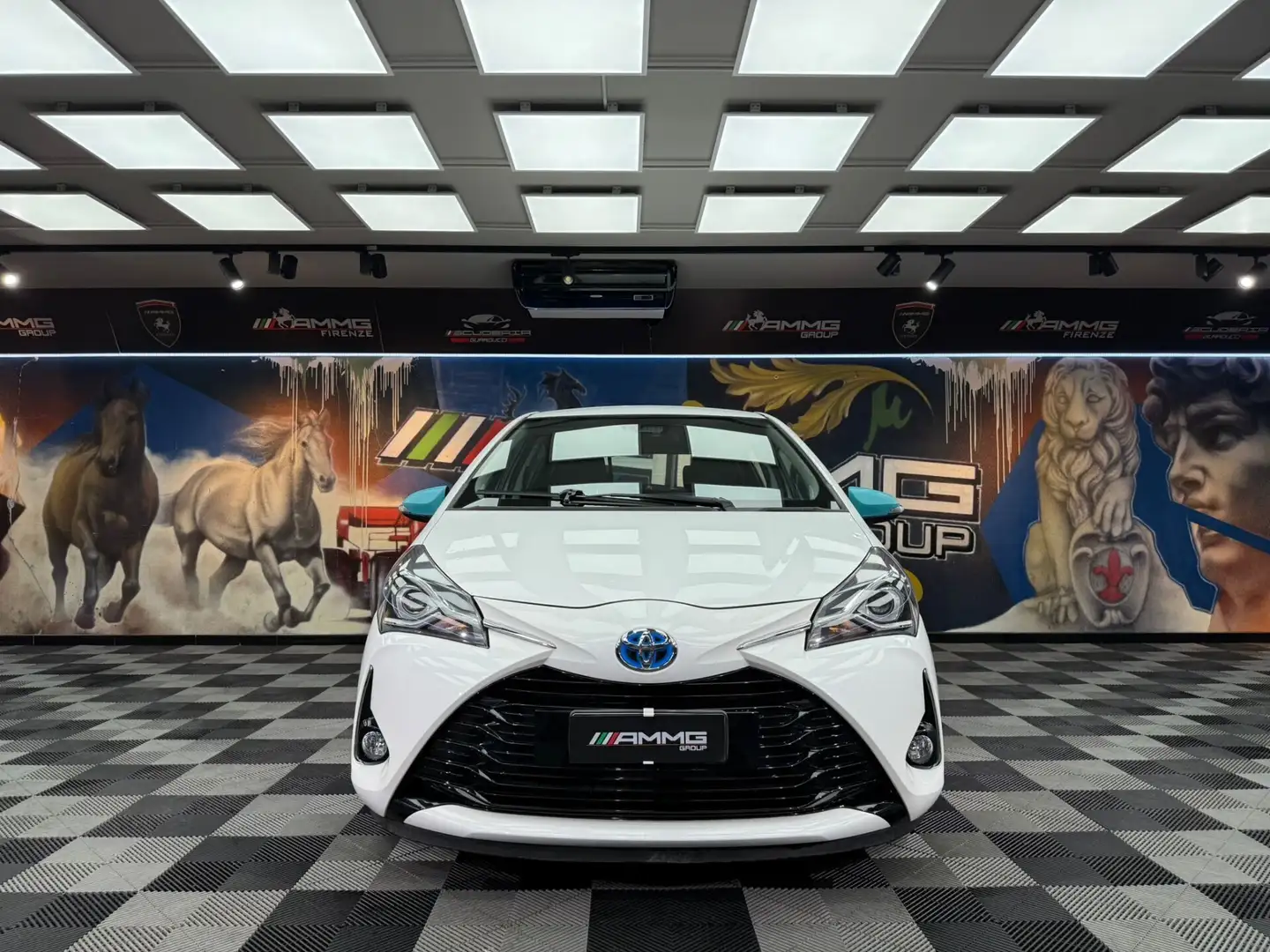 Toyota Yaris 1.5 Hybrid 5 porte Active berlina 2 volumi (940) Weiß - 2