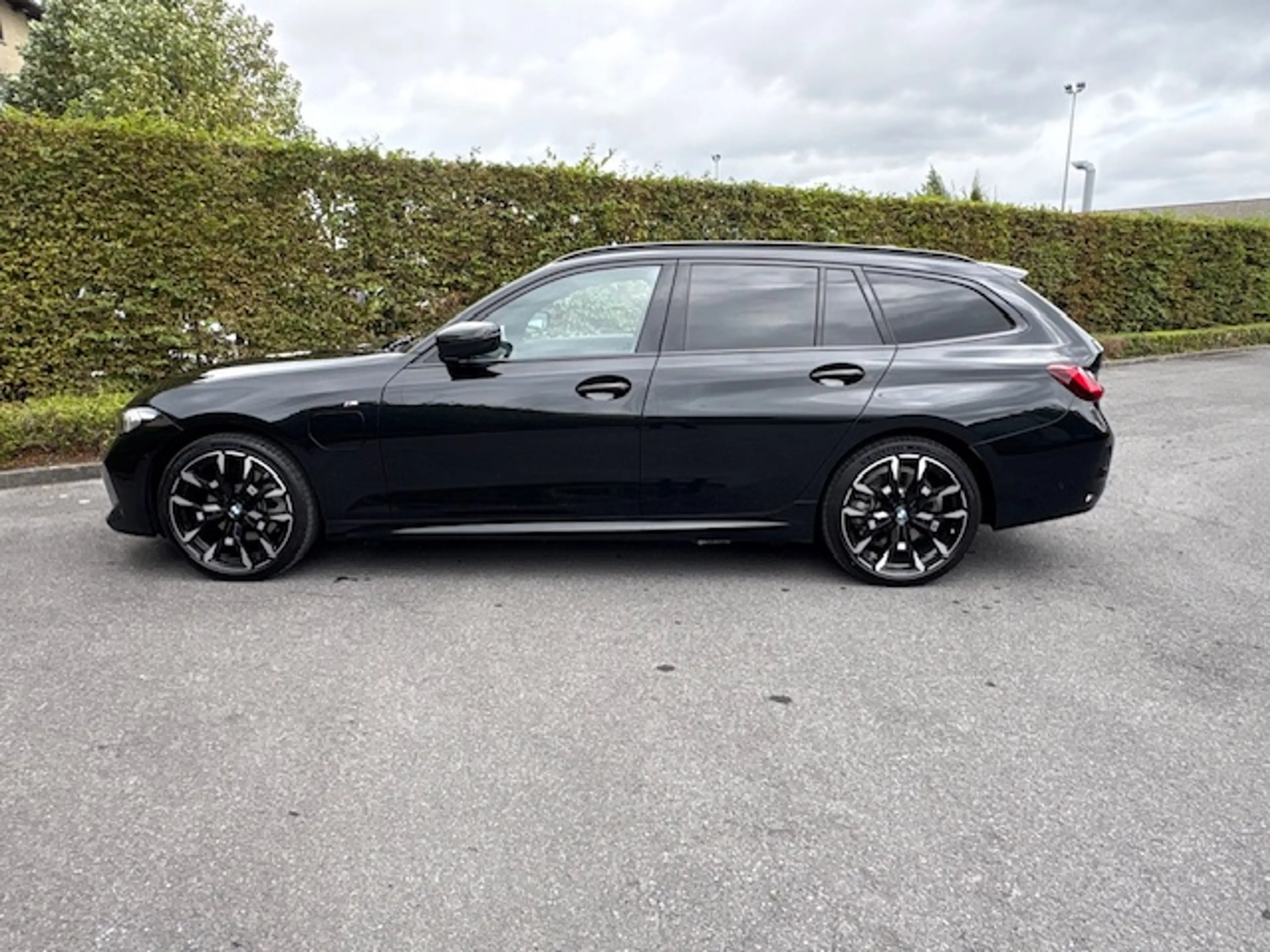 BMW 330 Touring 330eAS PHEV (215 kW) — photo 12