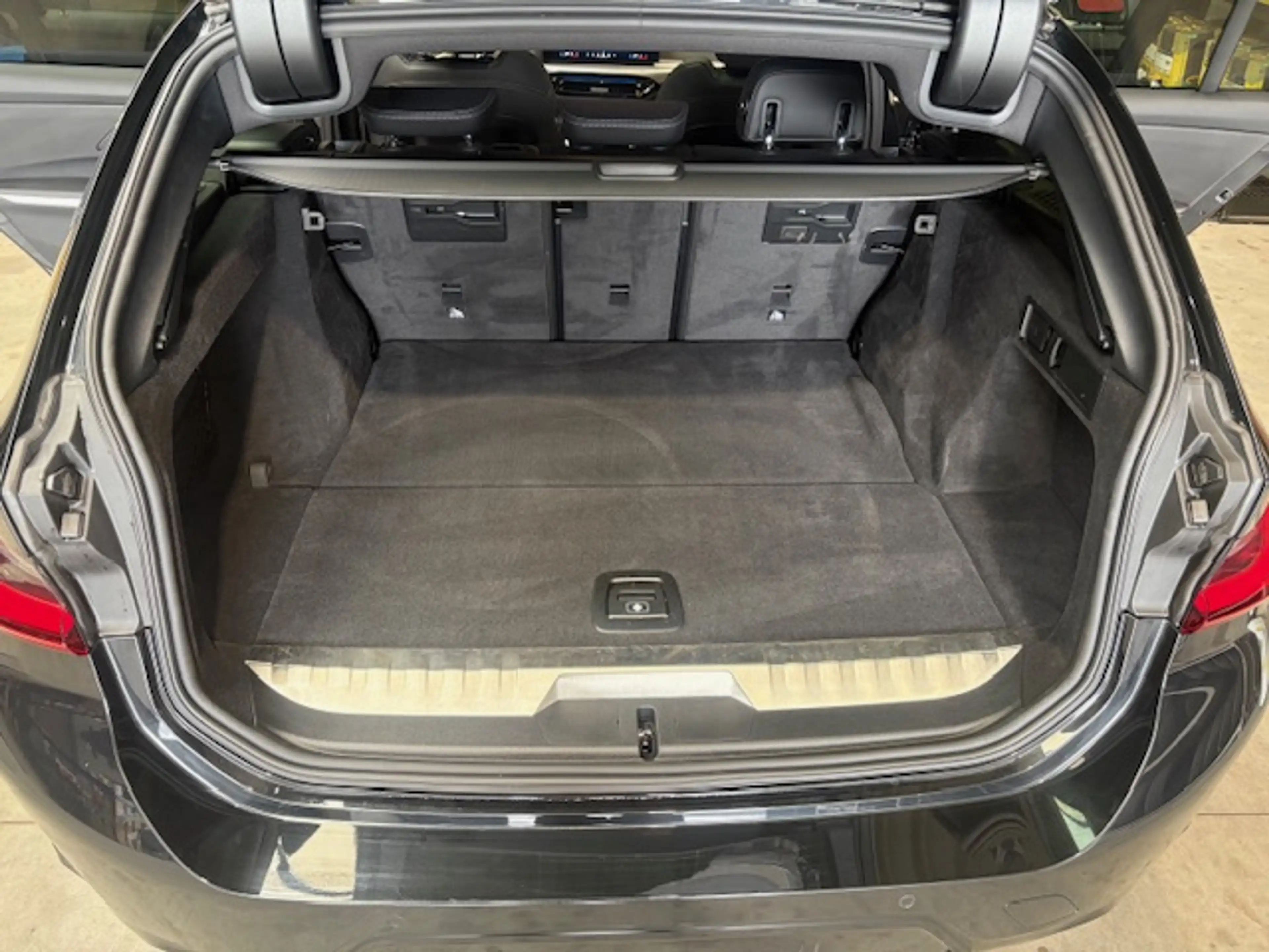 BMW 330 Touring 330eAS PHEV (215 kW) — photo 13
