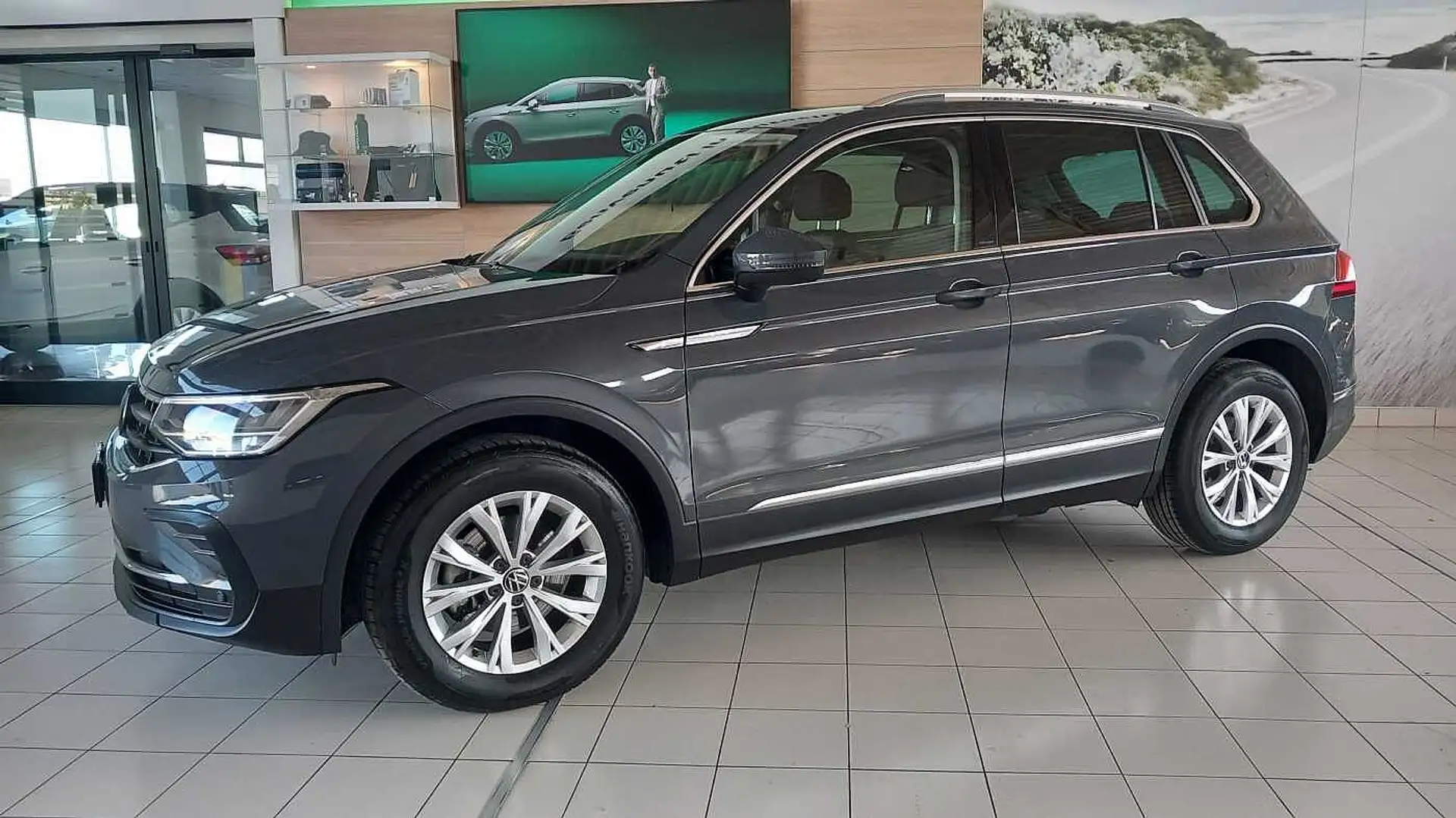 Volkswagen Tiguan 2.0 TDI 150 CV DSG Life Grijs - 2