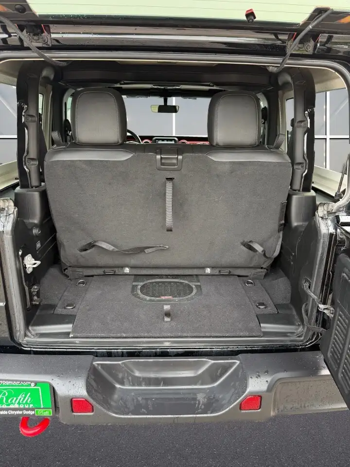 Jeep Wrangler photo Jeep Wrangler