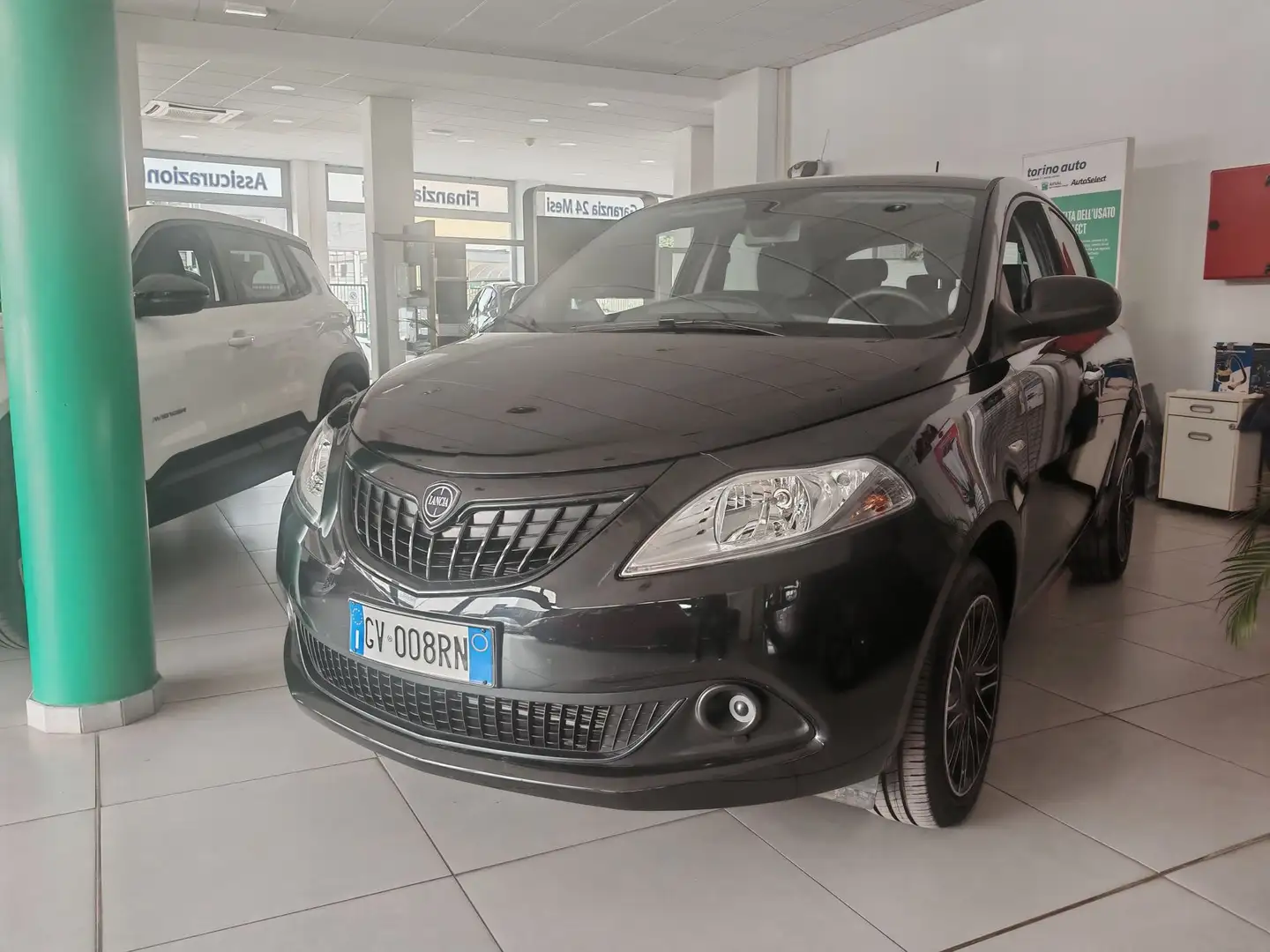 Lancia Ypsilon 1.0 FireFly 5 porte S&S Hybrid Gold Grigio - 2