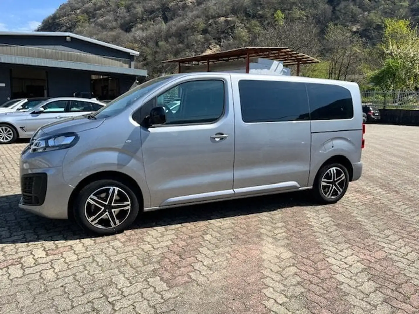 Citroen Jumpy 2.0 BlueHDi 140 S&S EAT8 PL-TN FURGONE M Cl Grijs - 2