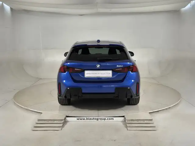 BMW 1 Series view 4