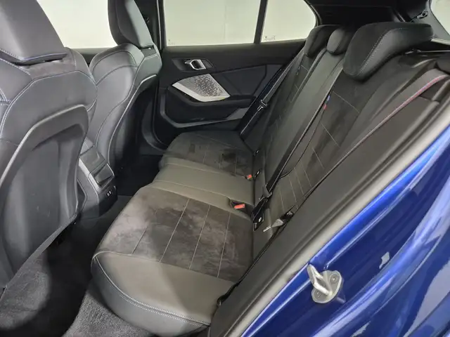 BMW 1 Series view 8