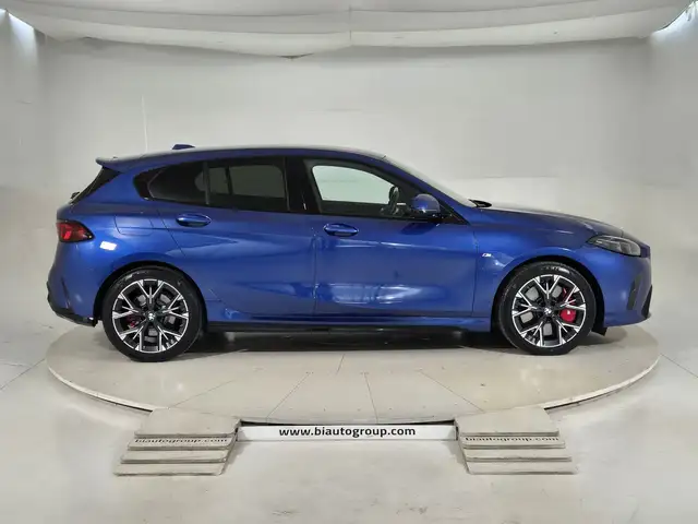BMW 1 Series view 6