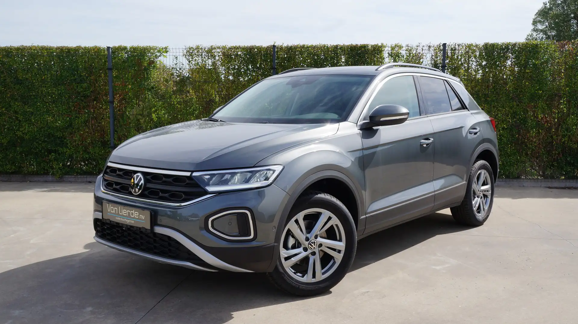 Volkswagen T-Roc 1.5 TSI 150 pk DSG Life Nieuwe wagen ! 24m Gar Gris - 1