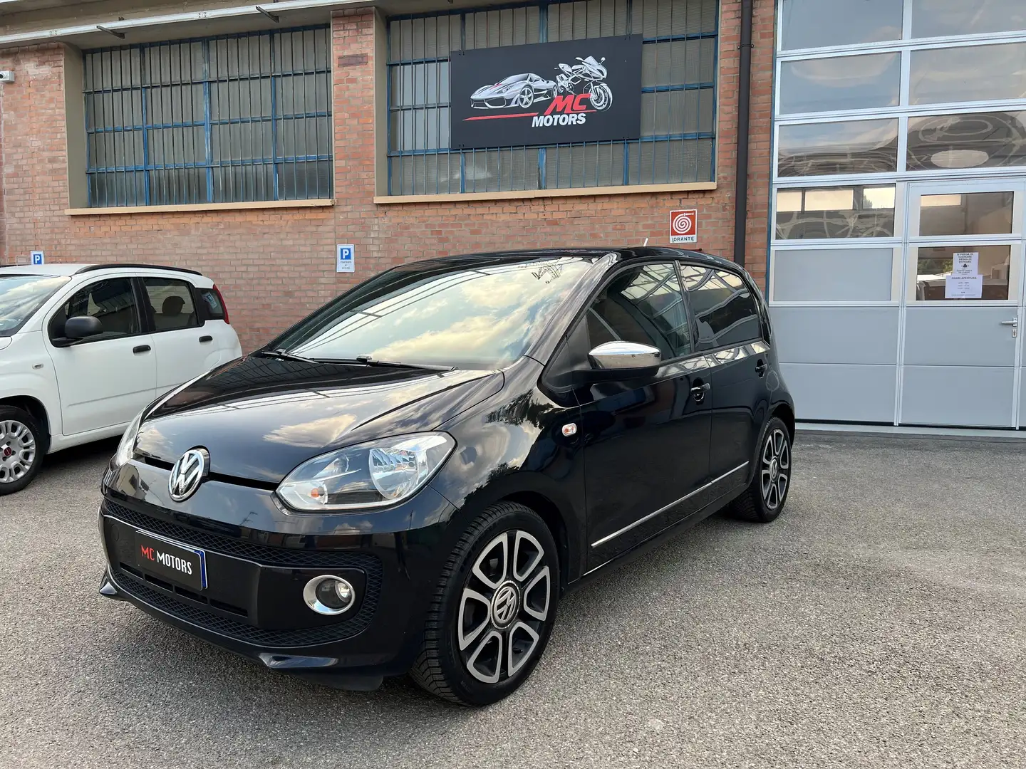 Volkswagen up! up! 2016 5p 1.0 High 75cv E6 Nero - 1