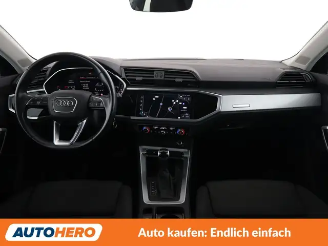 Audi Q3 view 12