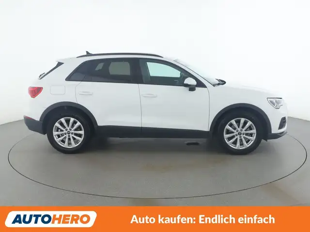 Audi Q3 view 7