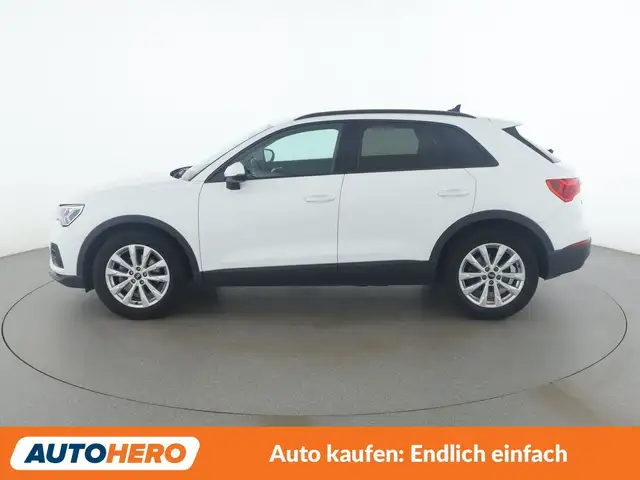 Audi Q3 view 3